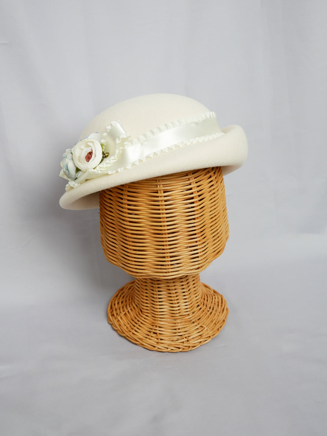 イノセントワールド☆コサージュ付きカサブランカハット☆ロリータ イノセントワールド☆コサージュ付きカサブランカハット☆ロリータ