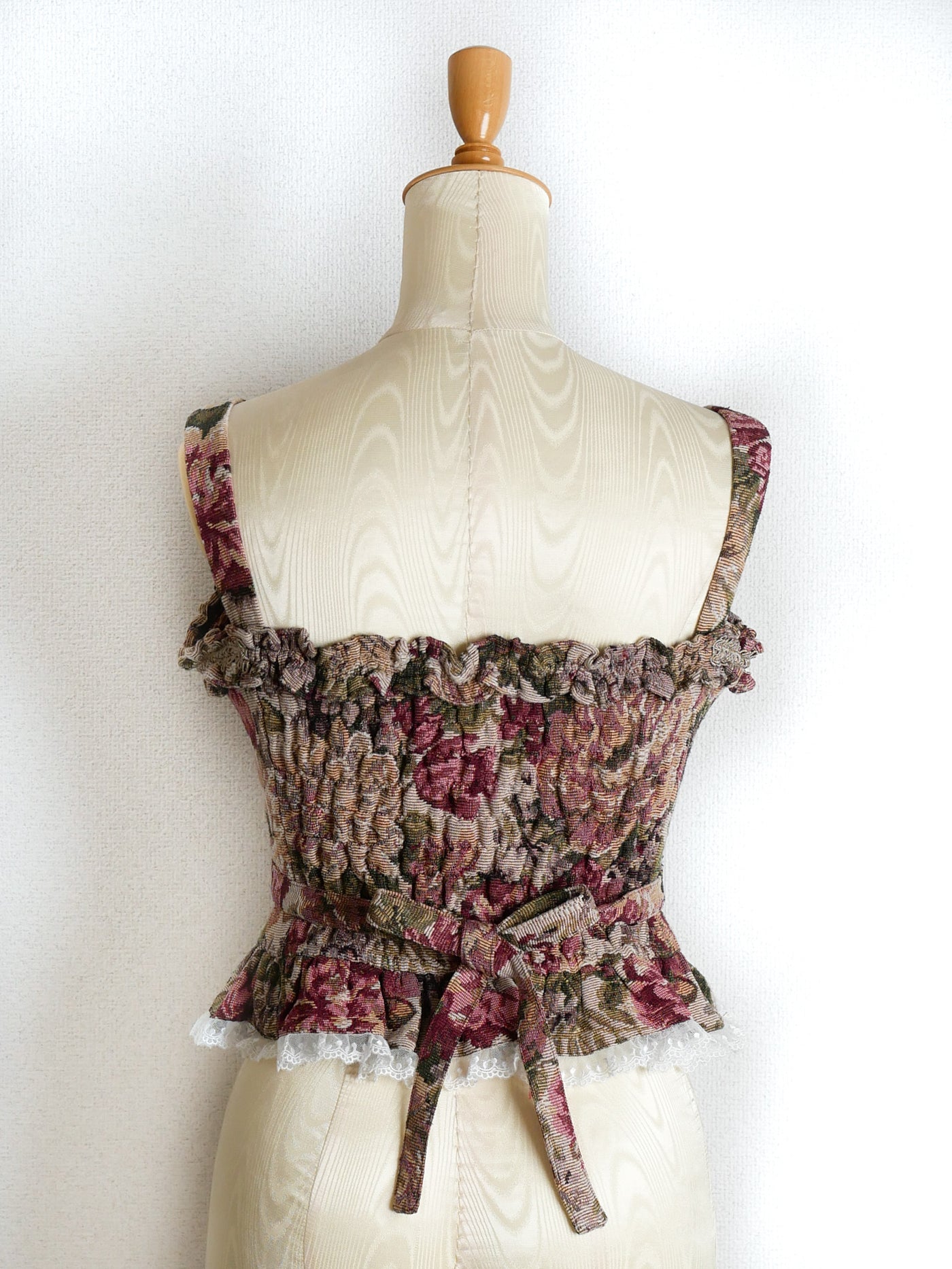 薔薇ゴブランタペストリーフリルビスチェ（ボルドー系）