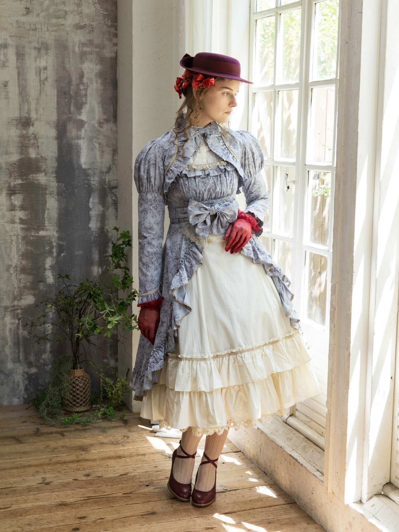 フレグランスロココフリルリボンスリーブレスドレス