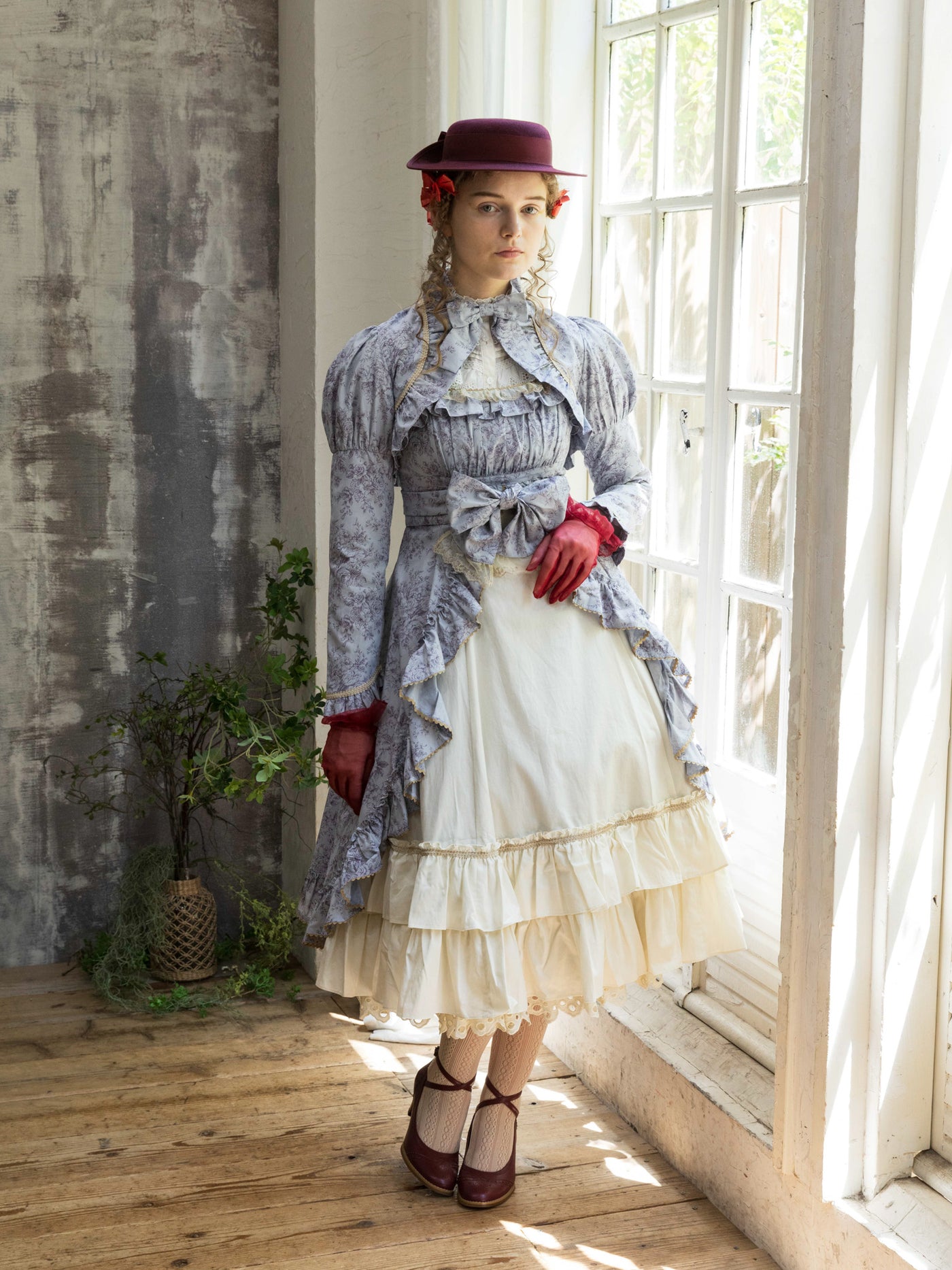 フレグランスロココフリルリボンスリーブレスドレス