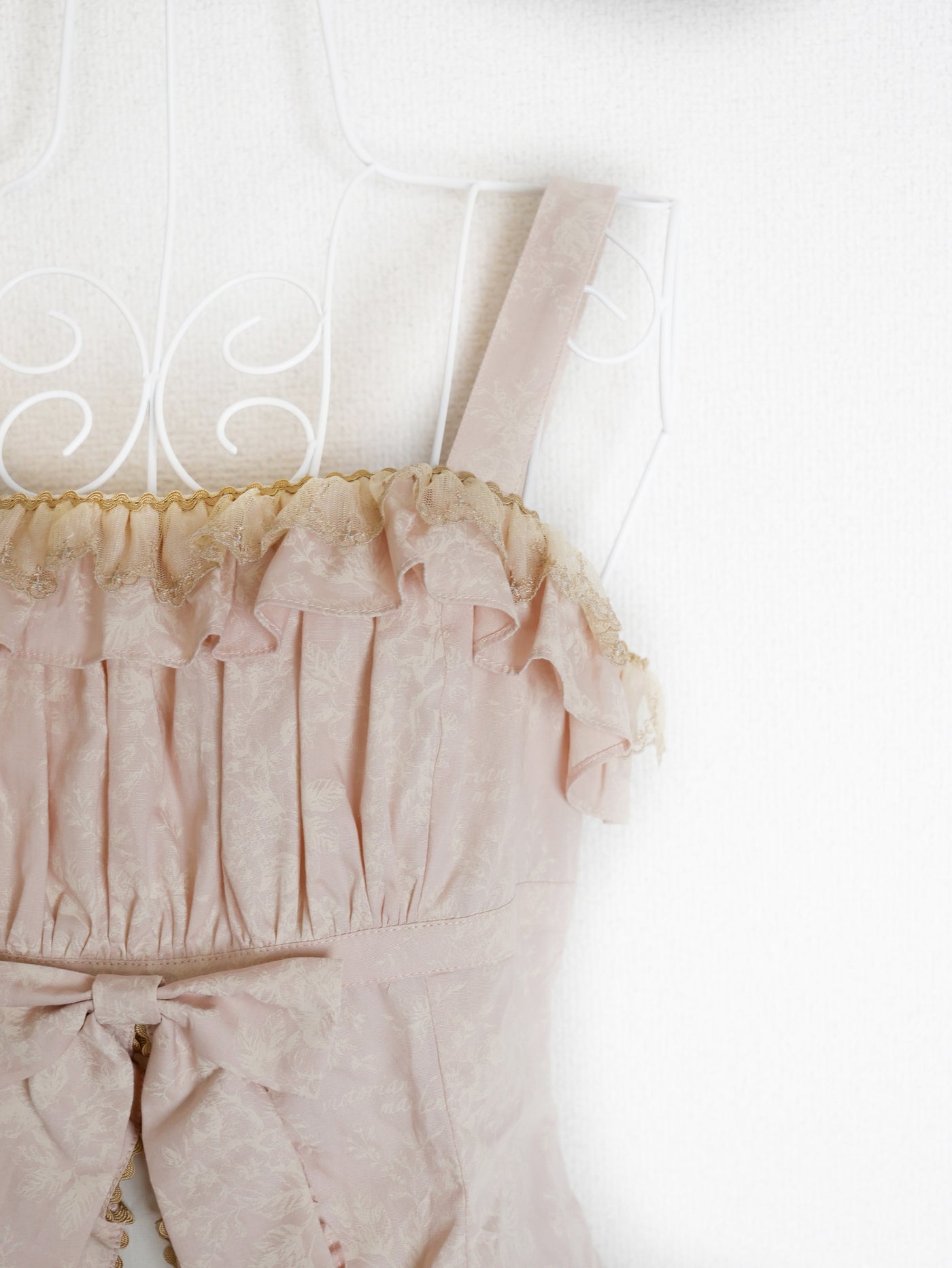 フレグランスロココフリルリボンスリーブレスドレス