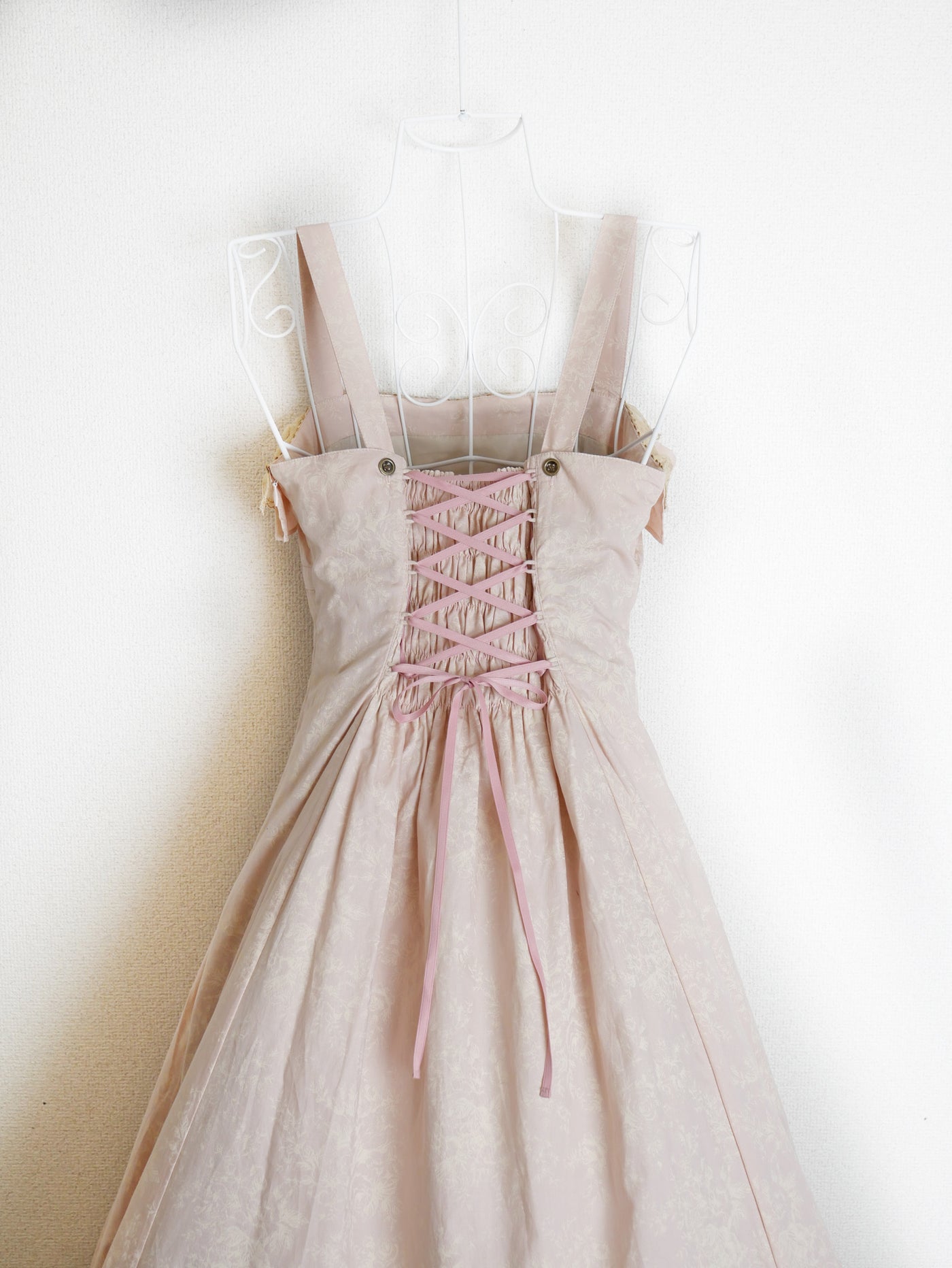 フレグランスロココフリルリボンスリーブレスドレス