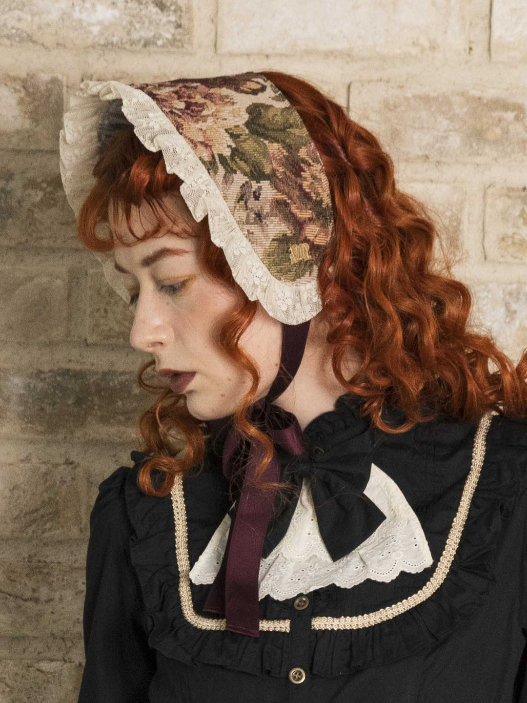 薔薇ゴブランタペストリーハーフボンネット（ボルドー系） - Victorian