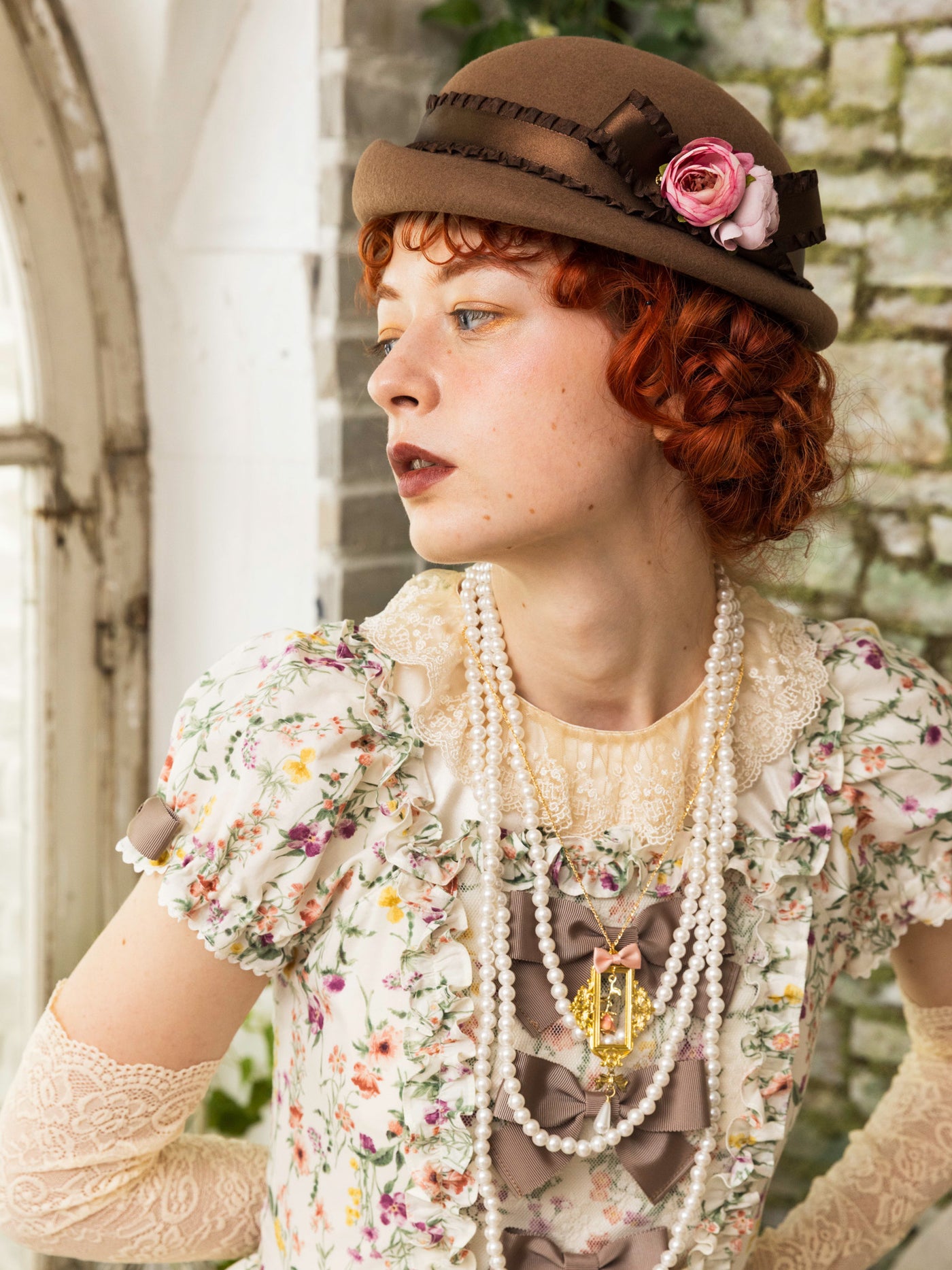 フレームローズネックレス