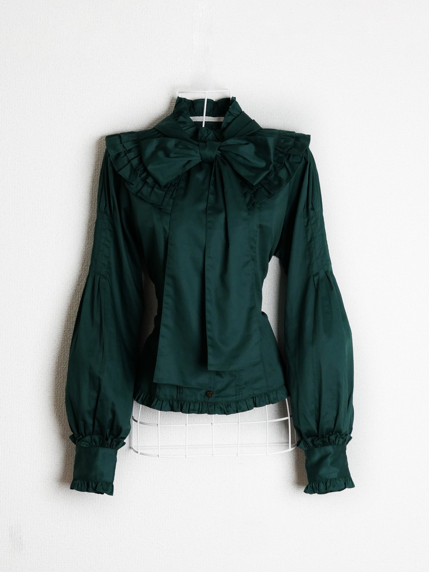 ノーブルサテンダブルフリルブラウス