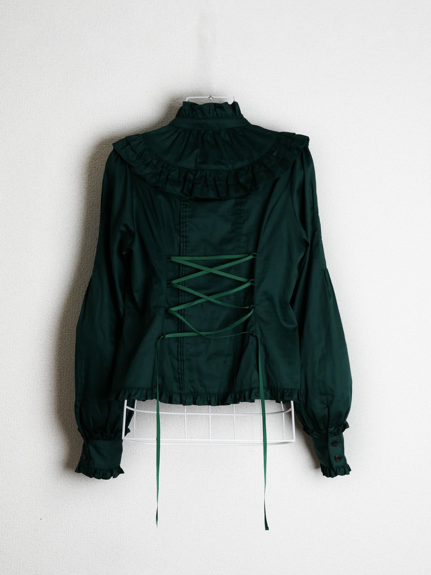 ノーブルサテンダブルフリルブラウス