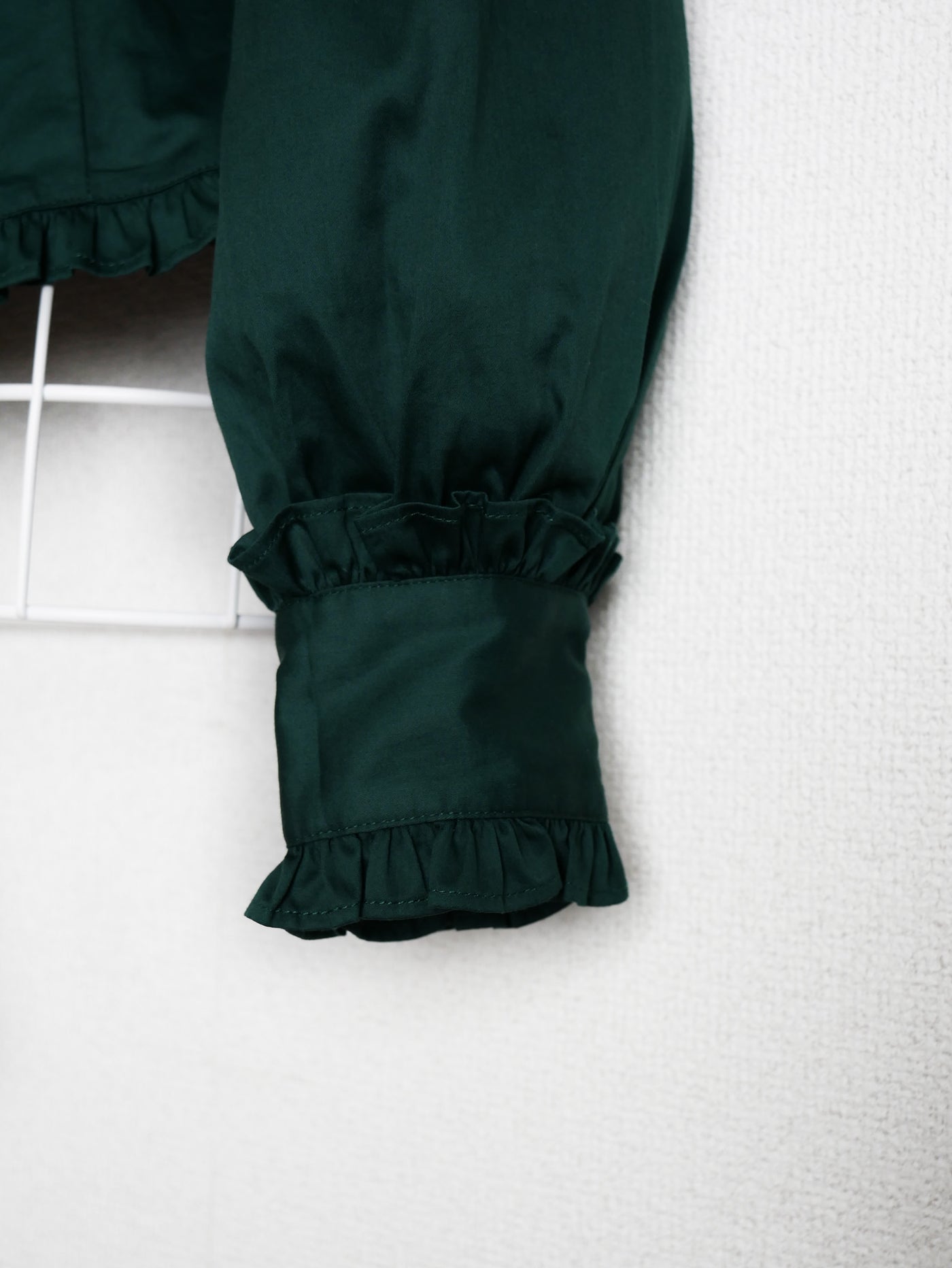 ノーブルサテンダブルフリルブラウス