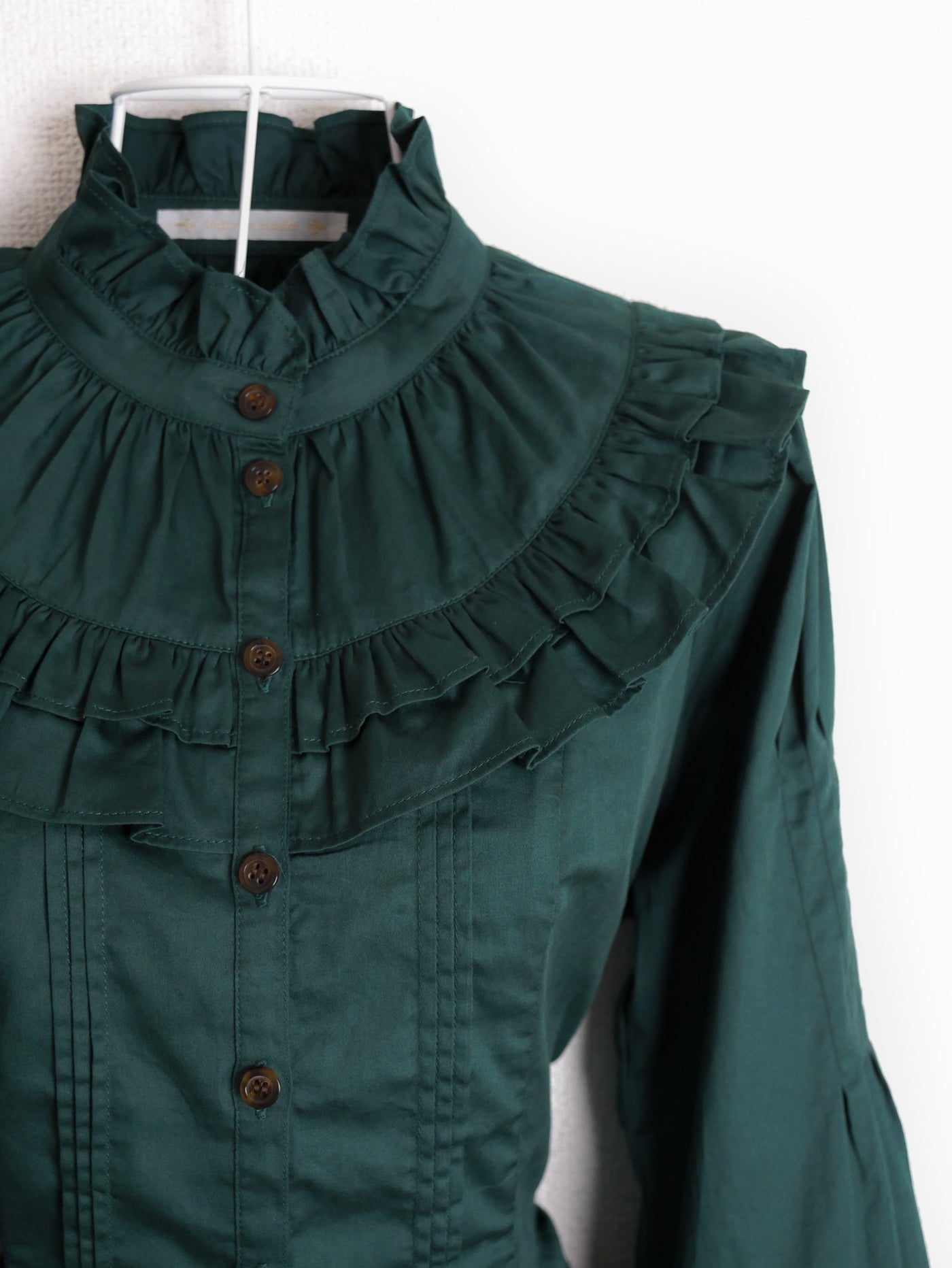 ノーブルサテンダブルフリルブラウス