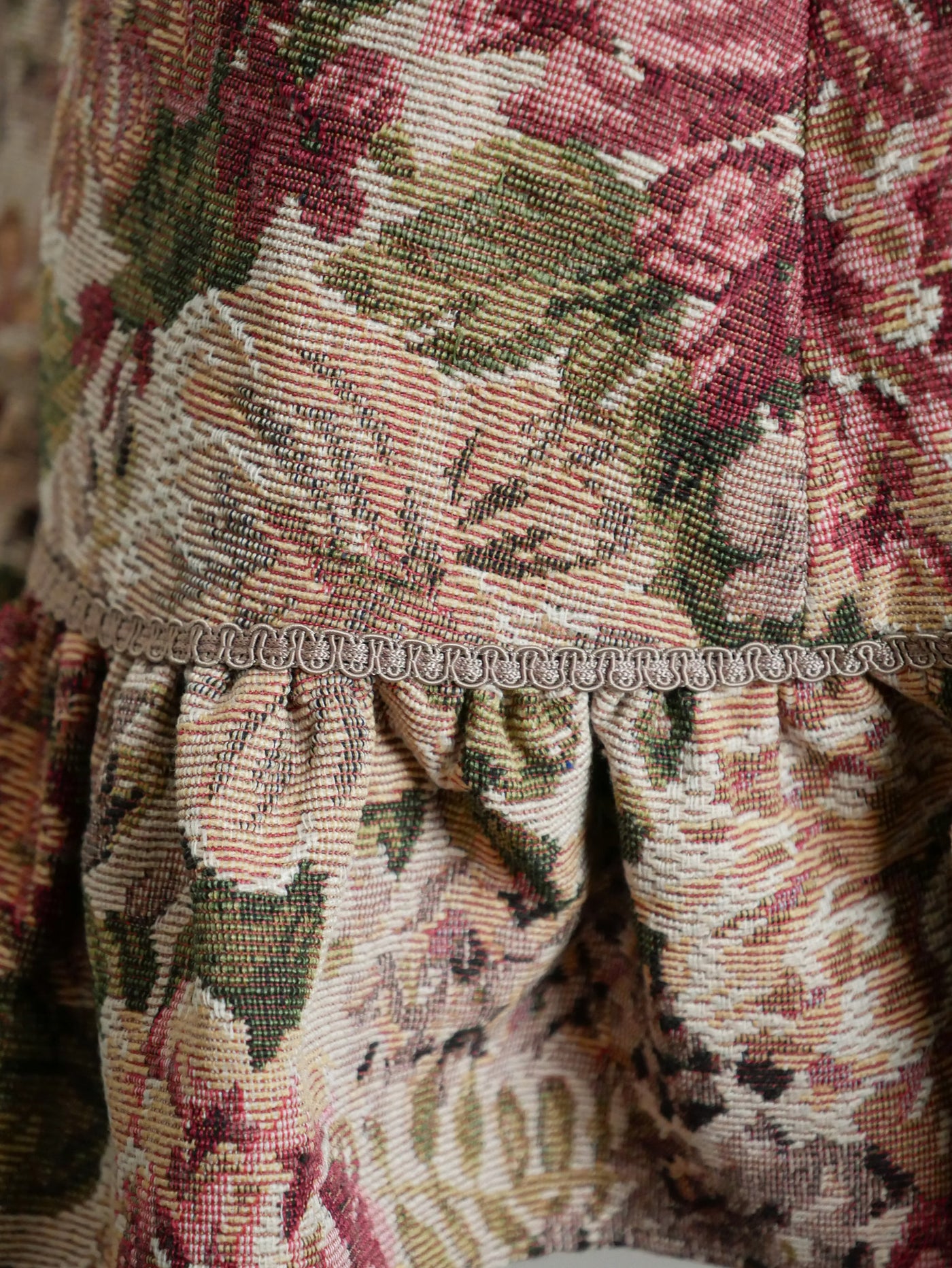 薔薇ゴブランタペストリーハイウエストスカート（ボルドー系）