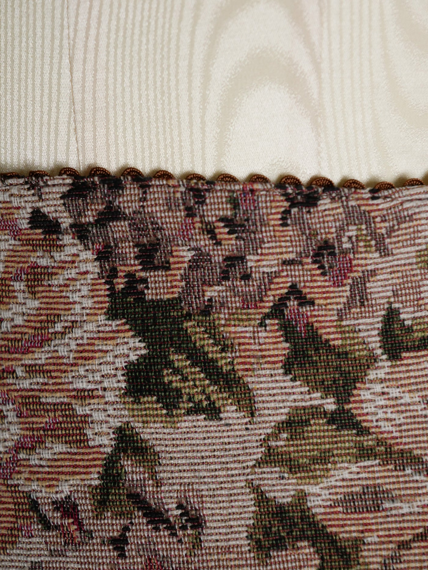 薔薇ゴブランタペストリーハイウエストスカート（ボルドー系）