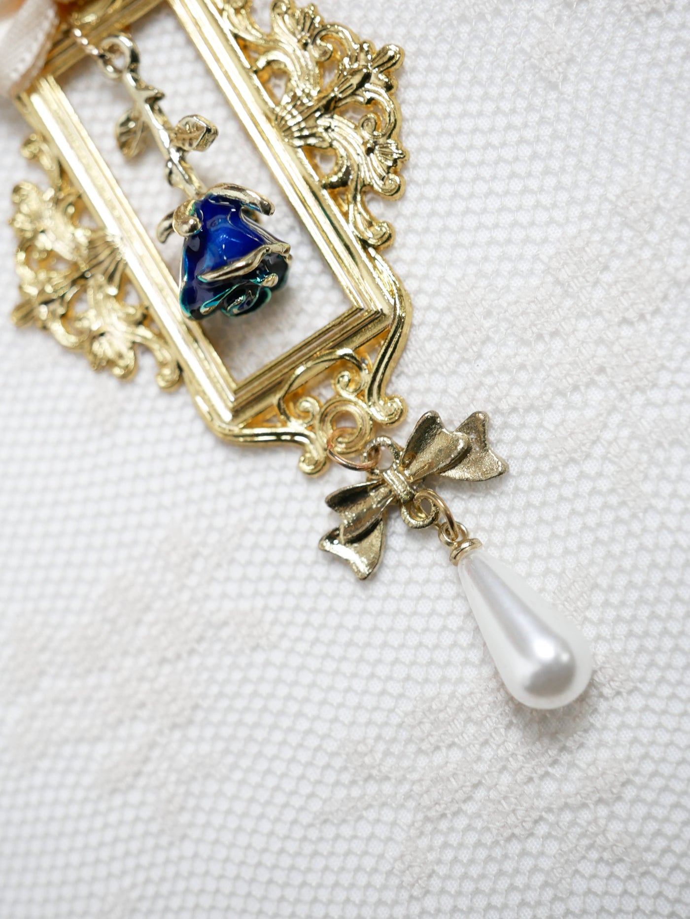 フレームローズネックレス