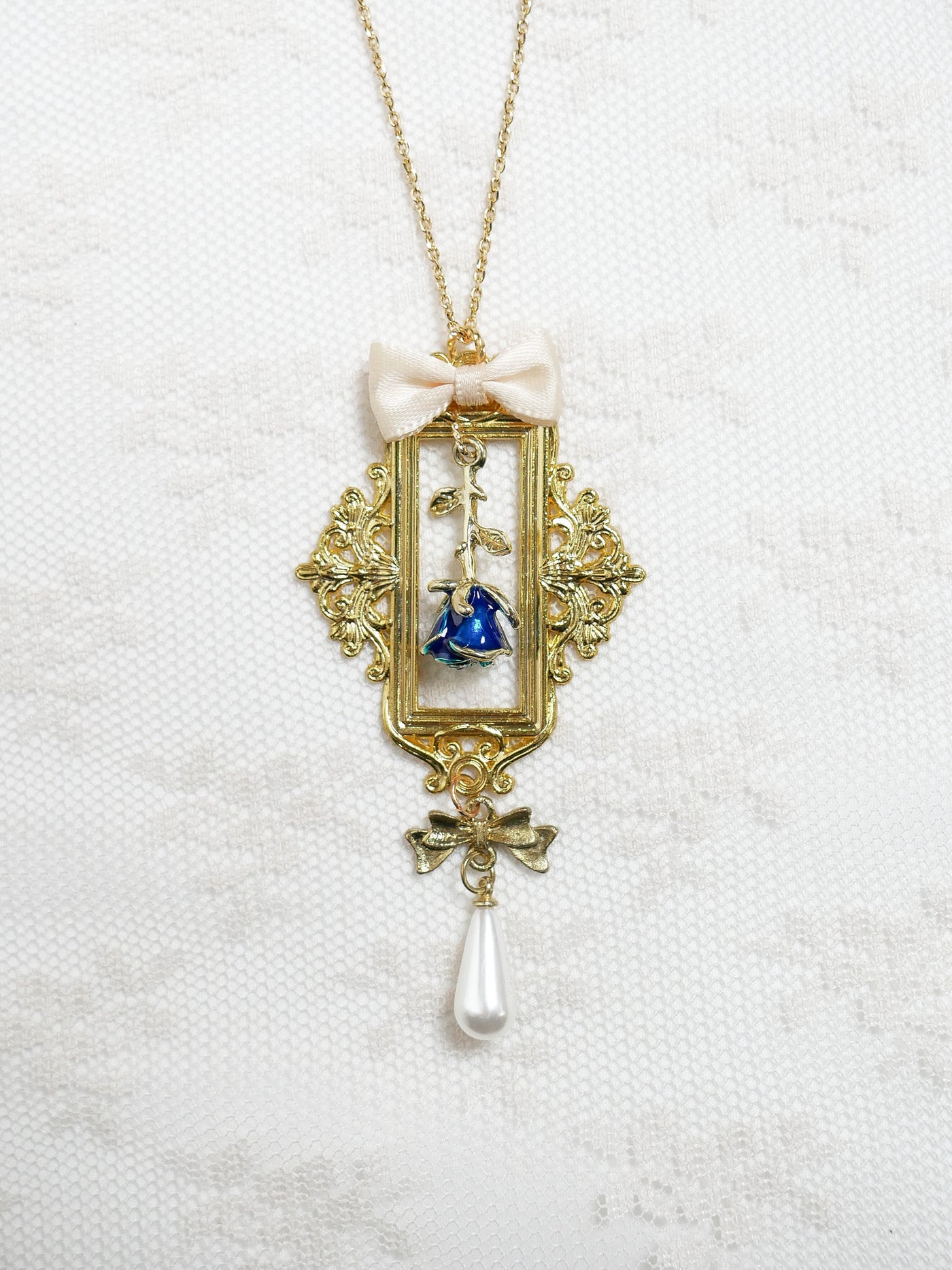 フレームローズネックレス