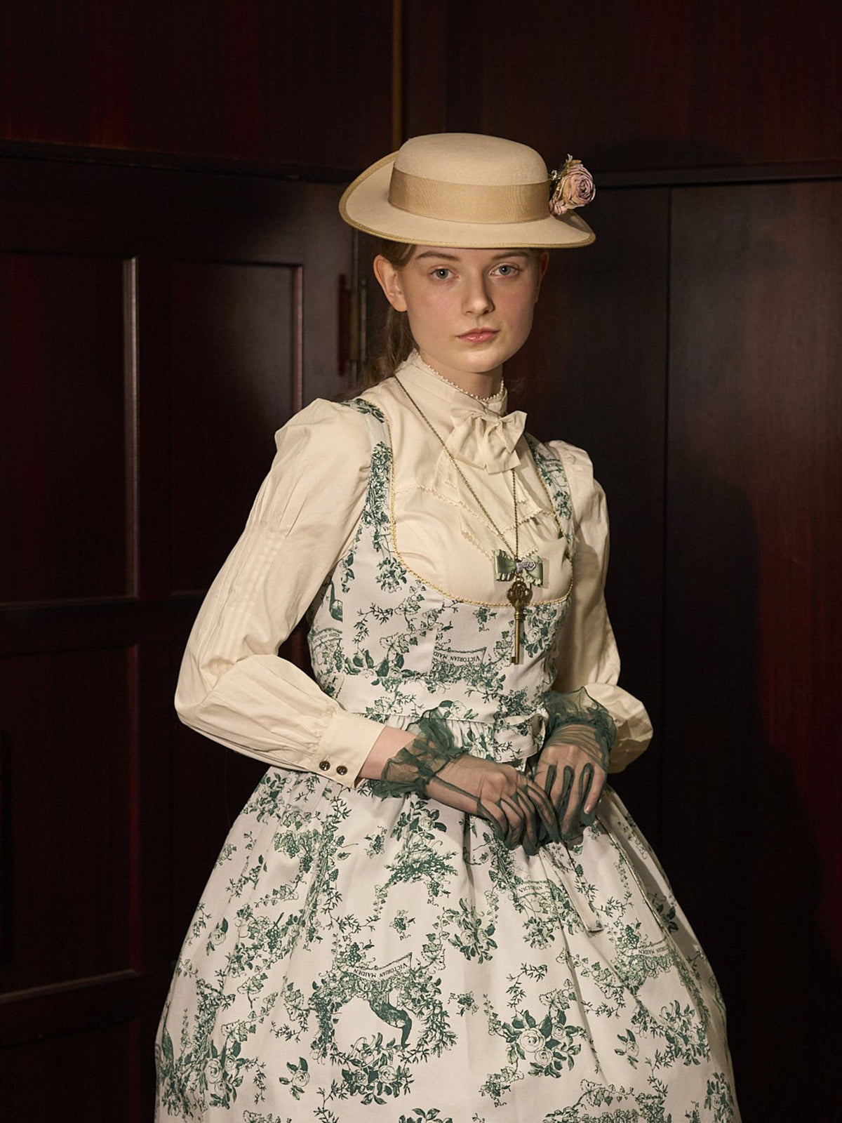 ワンダーガーデンエプロンドレス