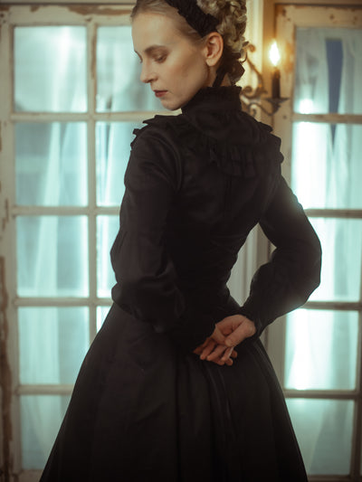 ノーブルサテンダブルフリルブラウス